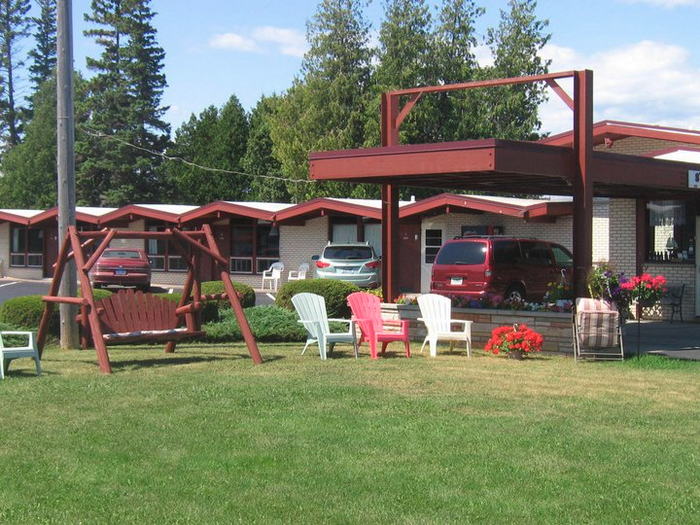 Tradewinds Motel - Random Photos From The Web (newer photo)